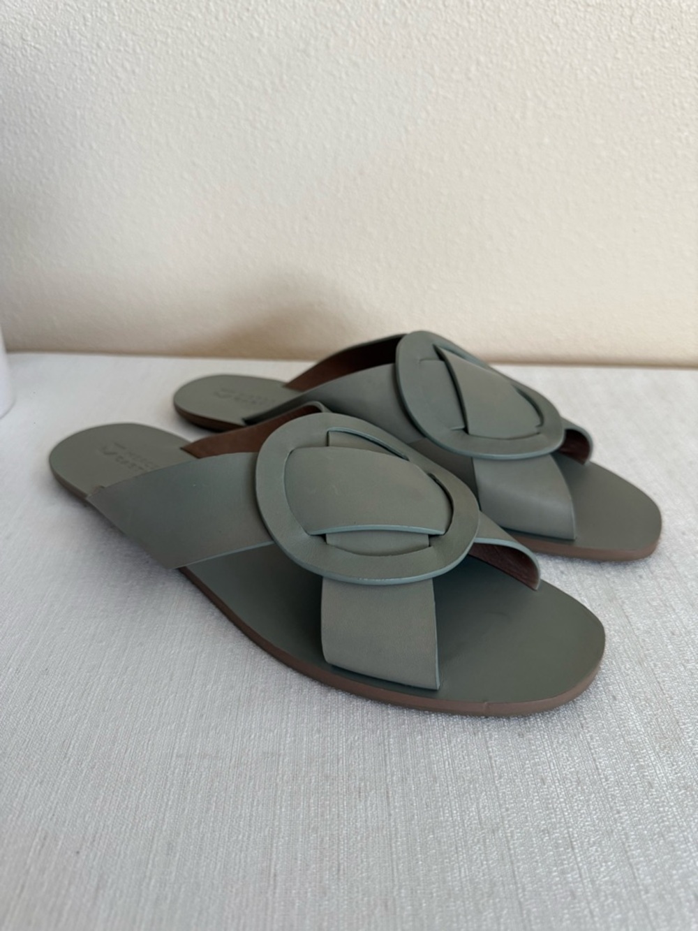 New Mercedes Castillo Carlein Olive Green Leather Slide Sandals